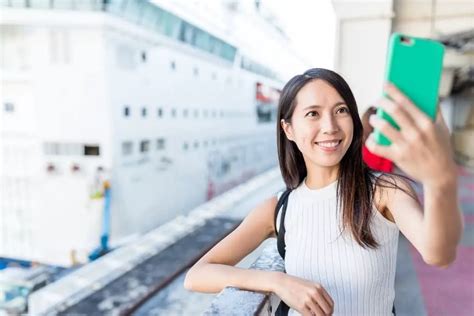 texting on cruise ship.